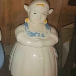 Vintage 40s Shawnee Cookie Jar Dutch Girl